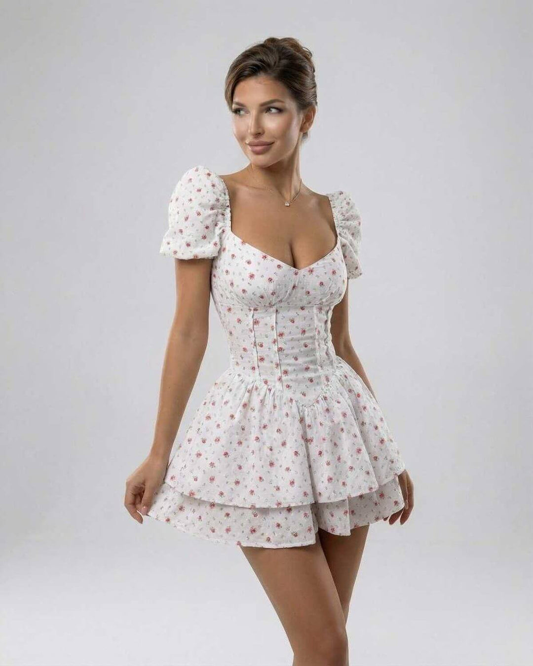 Elegante vestido mini floral de corte A para mujer, con mangas abullonadas y escote en V. Estilo veraniego chic.