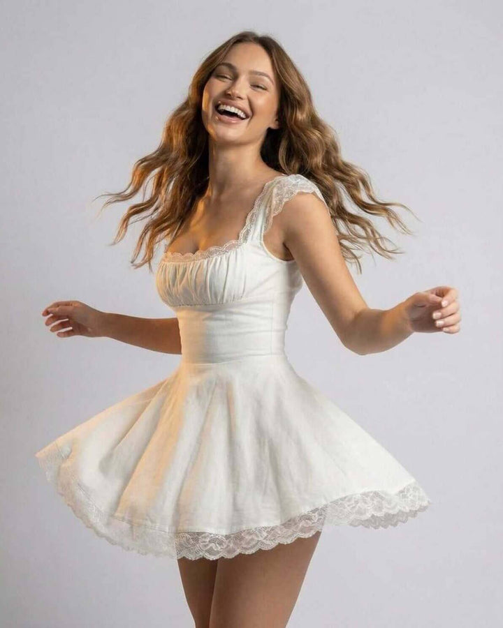 Vestido de mujer mini ajustado blanco. Diseño elegante y atrevido, realza tu figura para fiestas.