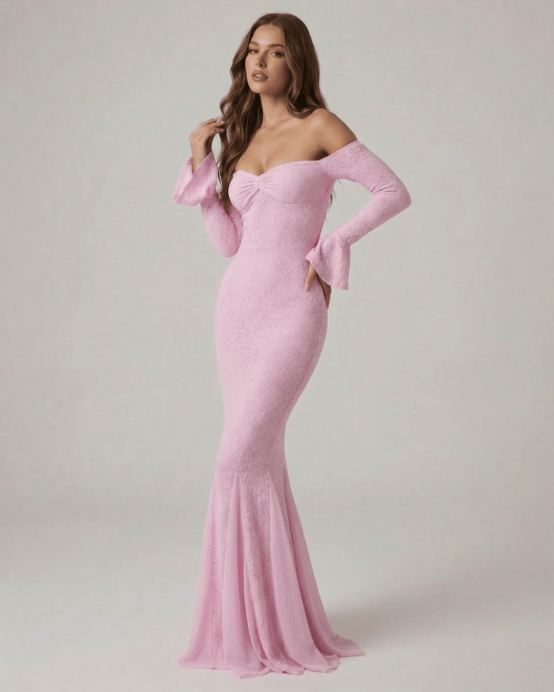 Vestido maxi blanco de noche para mujer con hombros descubiertos, silueta sirena. Perfecto para gala y eventos.