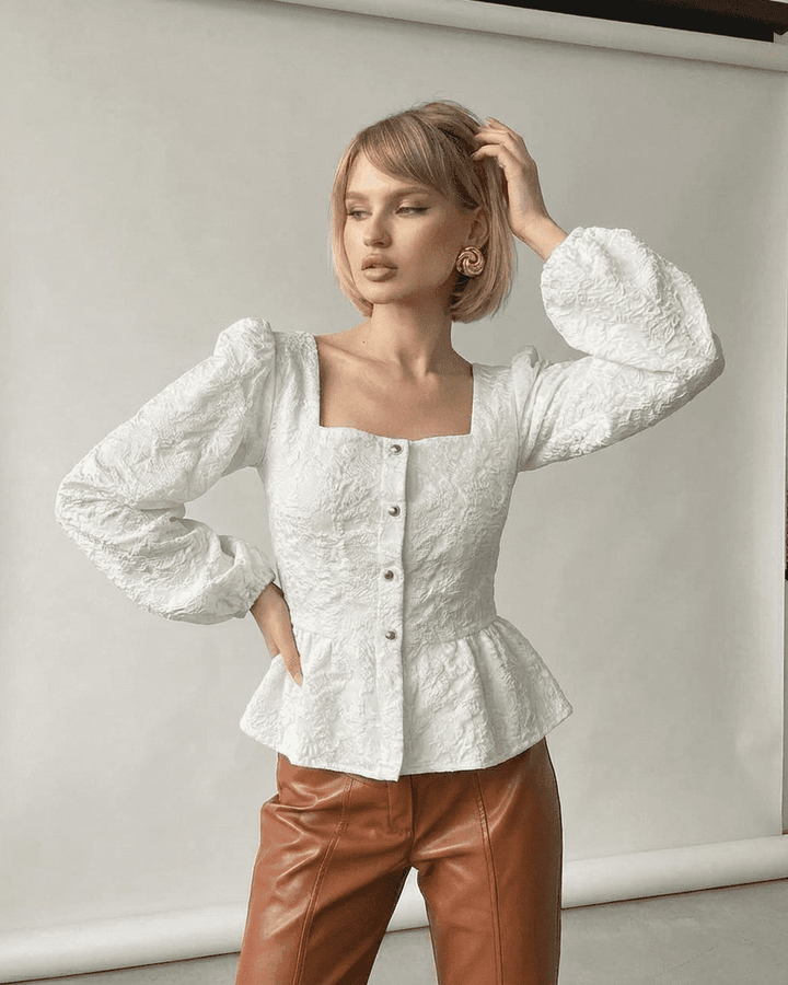Elegante top corsé marfil para mujer con mangas abullonadas, ideal para fiestas y eventos.