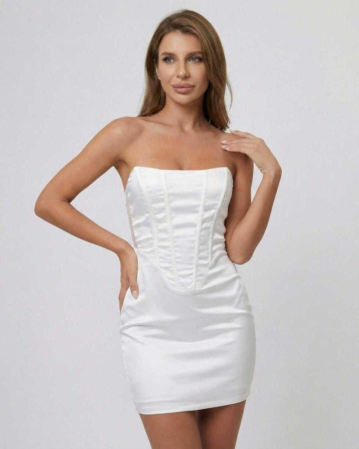 Vestido mini estructurado con corsé y satén, elegante y sin mangas, ideal para ocasiones especiales y fiestas.