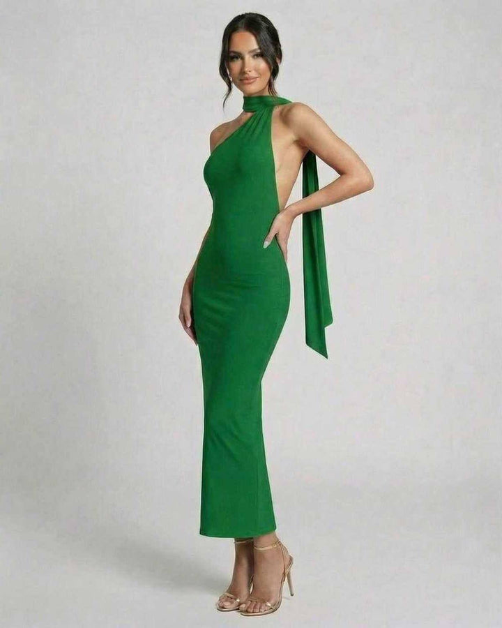 Elegante vestido maxi blanco halter, sin espalda para fiestas y eventos. Moda femenina para ocasiones especiales.