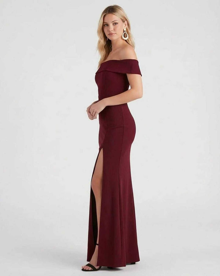 Elegante vestido maxi blanco para mujer, con hombros descubiertos, perfecto para bodas de día o noche.