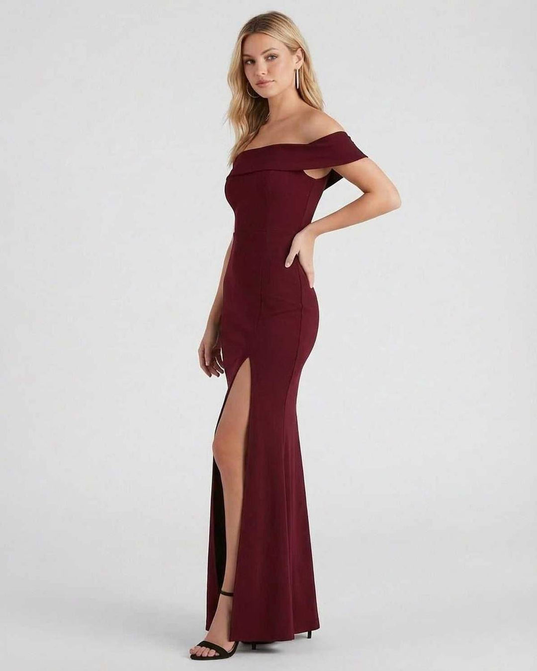 Vestido de fiesta blanco para mujer, estilo maxi y off-the-shoulder, ideal para eventos de gala o coctel.