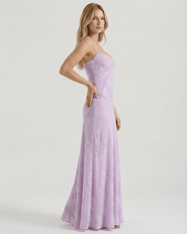 Vestido largo floral romántico blanco para mujeres, con lazo ajustable en la espalda. Ideal para eventos.