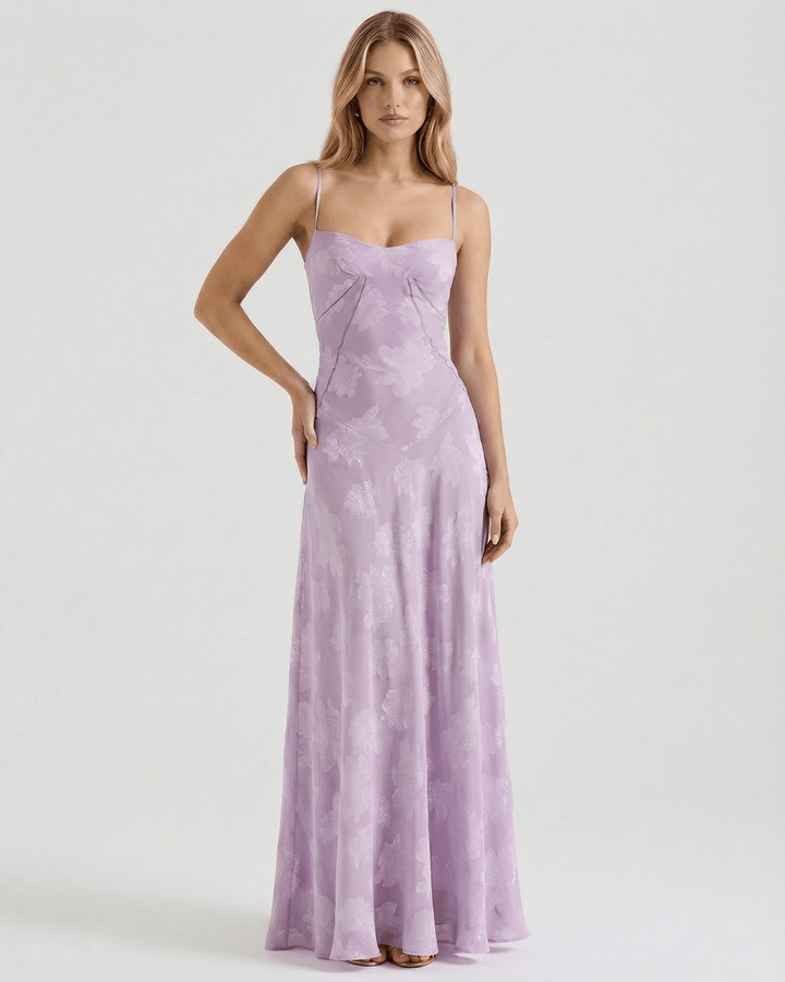 Vestido maxi floral blanco de mujer con lazo en espalda, ideal para eventos elegantes, fiestas y bodas.