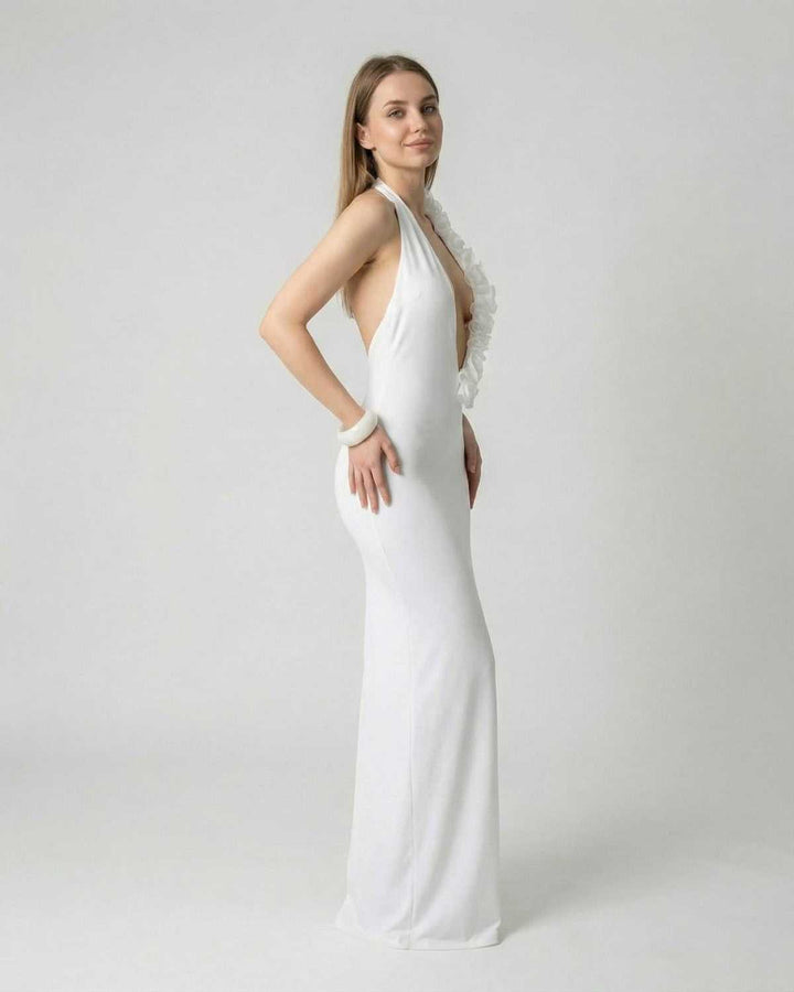 Vestido maxi blanco para mujer, diseño elegante con escote V y espalda descubierta, ideal para celebraciones y noches.