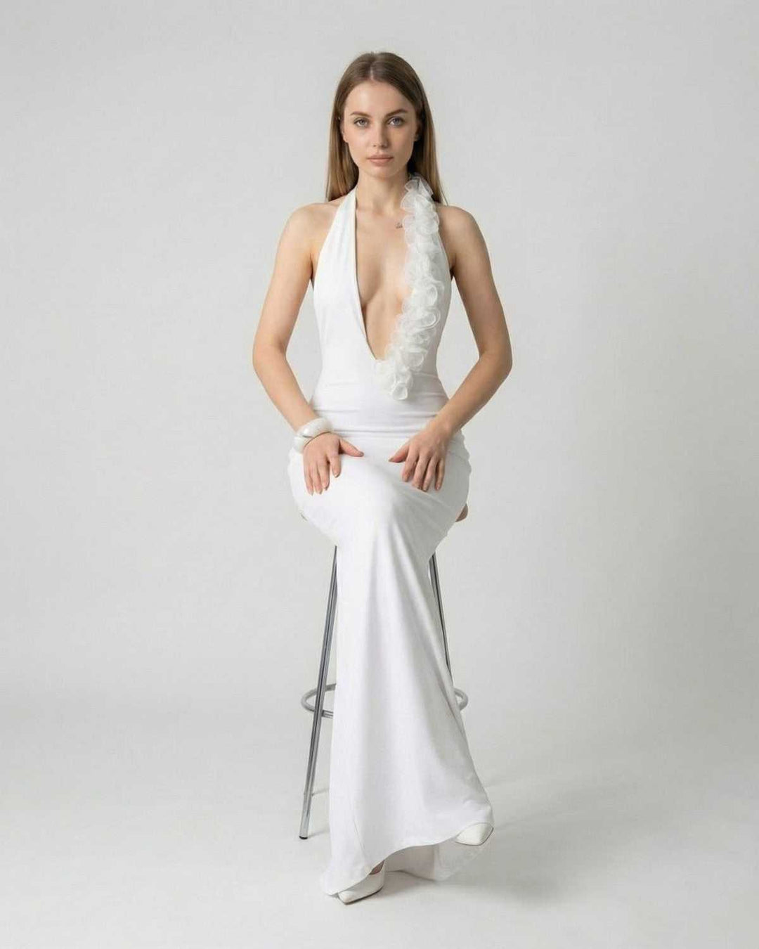 Vestido maxi blanco de noche para mujer, escote V y espalda descubierta, perfecto para galas, bodas o fiestas formales.