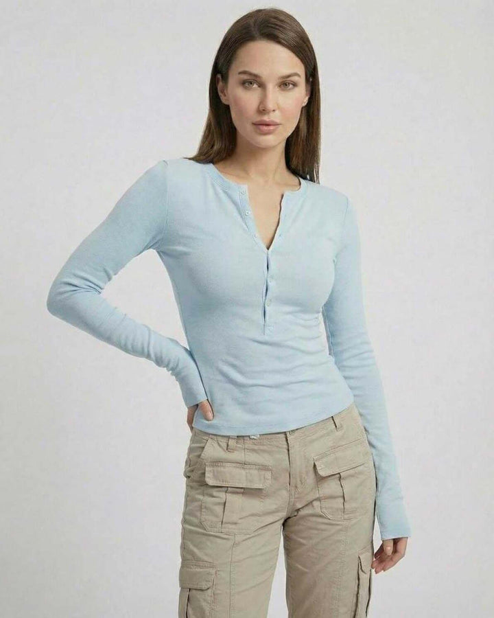 Top elegante de mujer, manga larga de viscosa blanca, ajuste slim moderno para look casual.