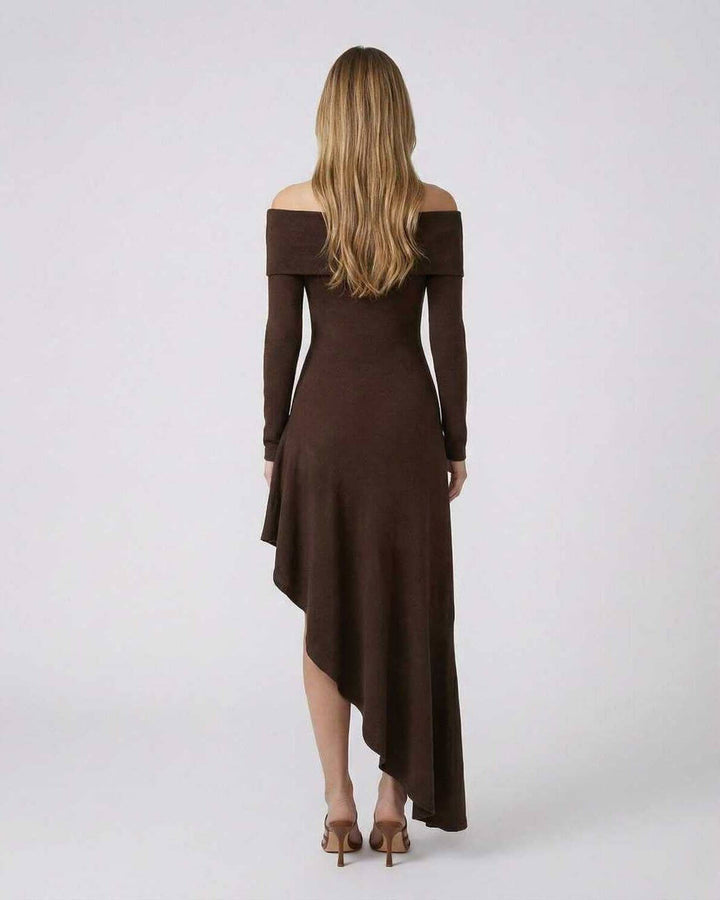 Hermoso vestido maxi de mujer estilo sin hombros, color blanco. Perfecto para looks elegantes o casuales.