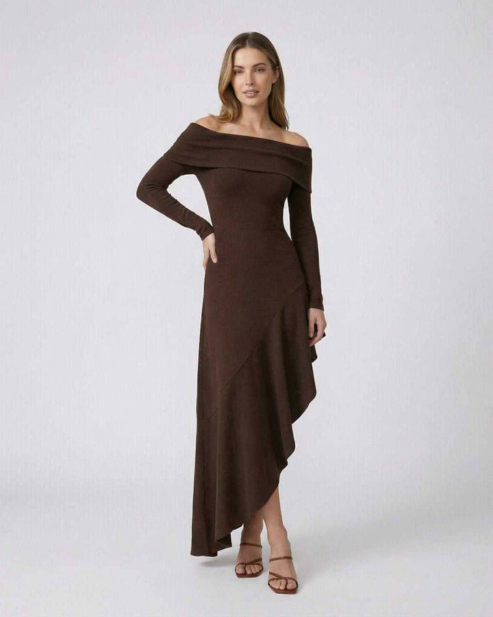 Vestido maxi blanco sin hombros para mujer, elegante y versátil. Ideal para noche o eventos casuales. Moda.
