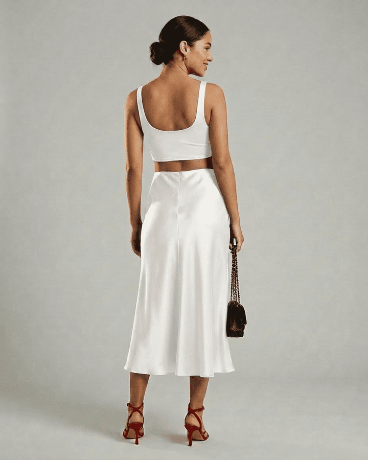 Falda blanca midi elegante de sirena con cintura alta, perfecta para moda mujer, ropa formal o looks de noche.