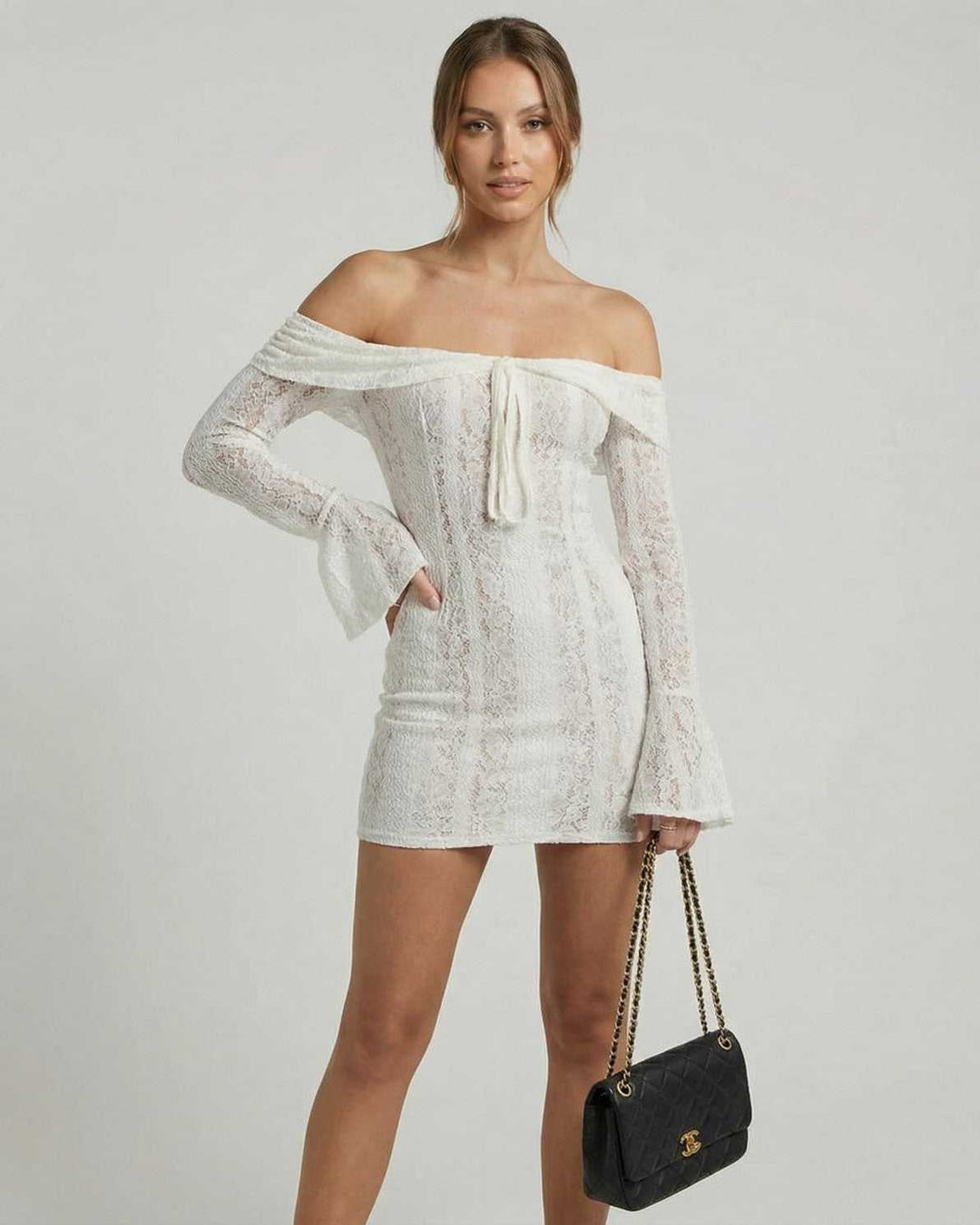 Vestido off-shoulder blanco, mini y ajustado para mujer, perfecto para destacar con elegancia en la noche.