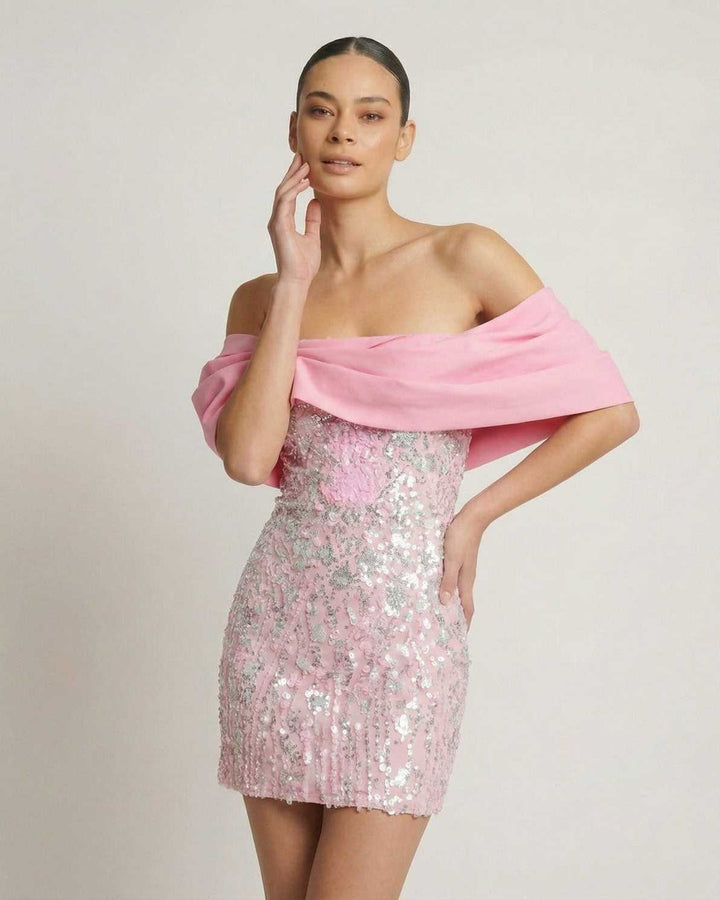 Vestido mini blanco de fiesta con lentejuelas, diseño sin tirantes, muy elegante para la noche.