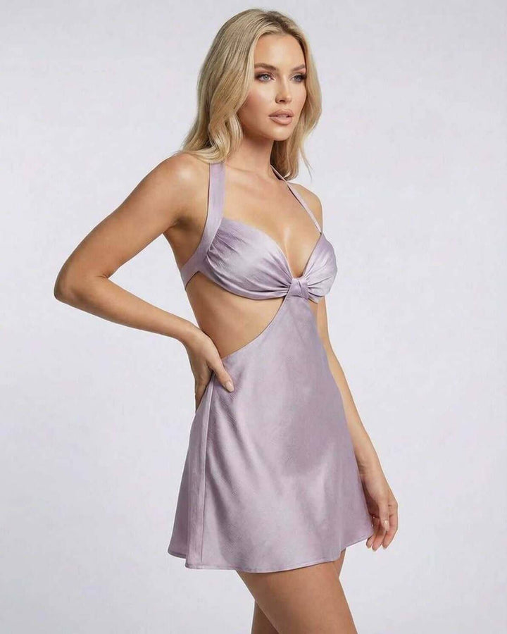Vestido de fiesta lila para mujer, diseño corto y sin mangas con cuello halter, elegancia veraniega.