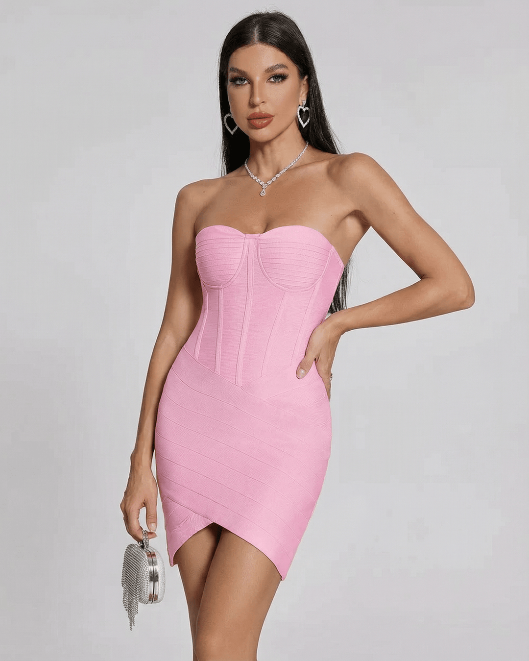 Vestido elegante ajustado sin mangas para fiesta, ropa de mujer con estilo moderno y versátil.