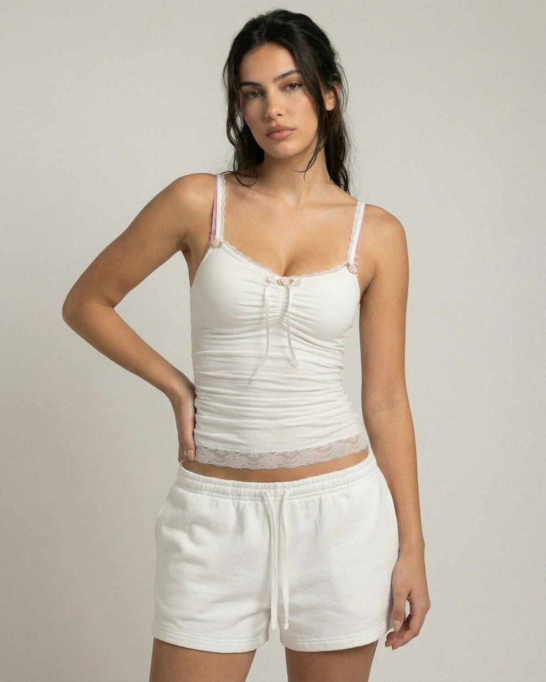 Top de encaje Lunelle marfil para mujer, diseño sofisticado con lazo. Ropa femenina para ocasiones elegantes.