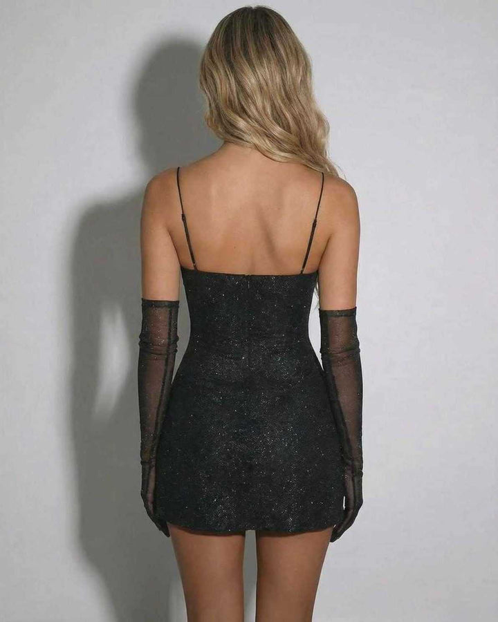 Ropa de fiesta: vestido de noche brillante con lentejuelas. Mini vestido ajustado, perfecto para eventos especiales de mujer.