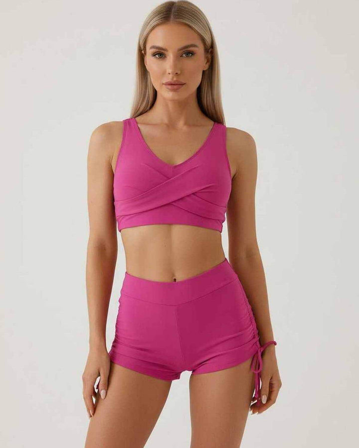 Top corto de verano y pantalón corto femenino. Conjunto dos piezas perfecto para moda casual y playa.
