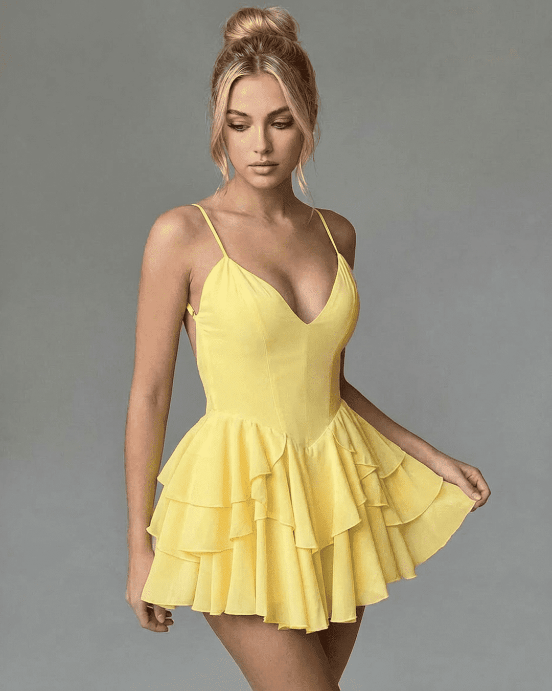 Vestido mini amarillo vibrante de fiesta para mujer, con diseño elegante y cómodo, ideal para verano.