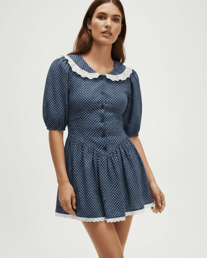 Vestido de verano corto azul marino mujer con lunares, cuello Peter Pan. Perfecto para un look casual elegante.