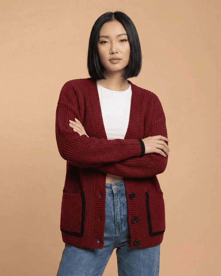 Cárdigan Merano de mujer con diseño moderno de bloque de color y cuello en V, para un estilo elegante y casual.