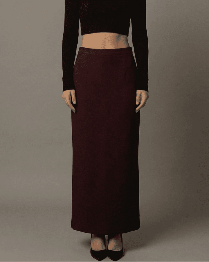 Falda maxi burdeos elegante para mujer, estilo sofisticado. Perfecta para cualquier ocasión.