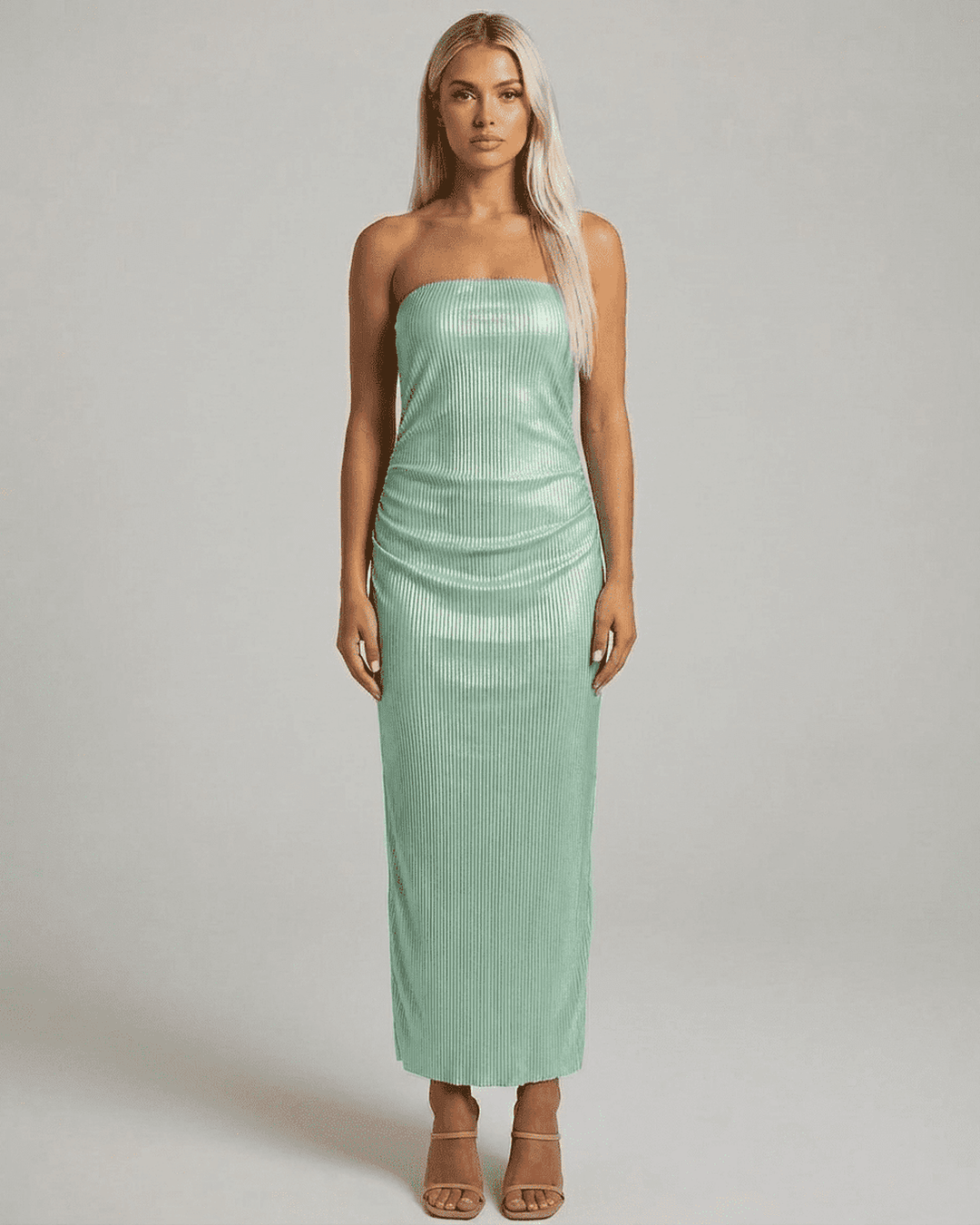 Elegante vestido maxi tubo blanco para mujer, sin tirantes. Perfecto para fiesta, verano y moda urbana.