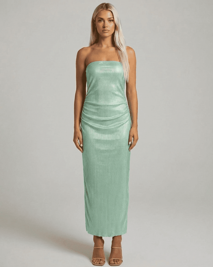 Elegante vestido maxi tubo blanco para mujer, sin tirantes. Perfecto para fiesta, verano y moda urbana.