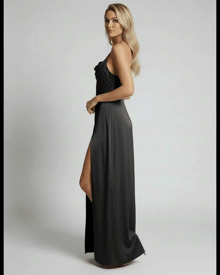 Vestido de fiesta maxi negro para mujer, diseño elegante con tirantes. Ideal para noches glamorosas y eventos formales.