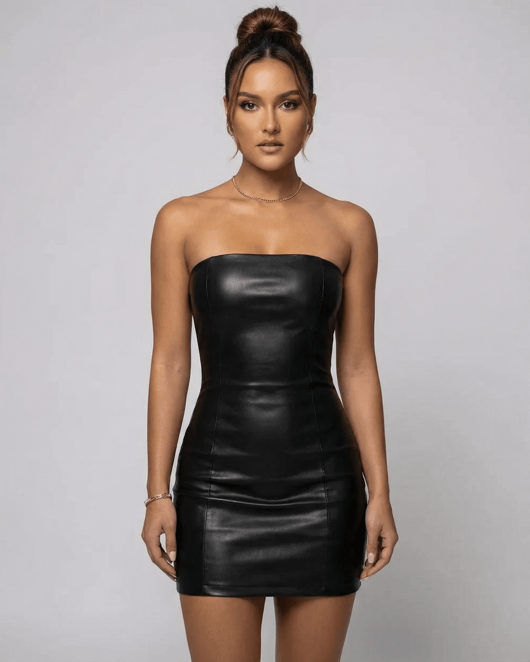 Vestido mini ajustado Mónaco para mujer, estilo moderno y sofisticado, perfecto para eventos especiales.