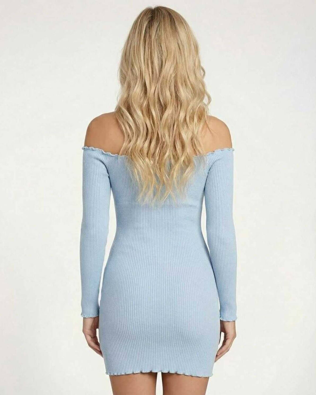 Vestido mini bodycon acanalado que realza la figura. Moda mujer elegante y versátil, ideal para eventos de noche.