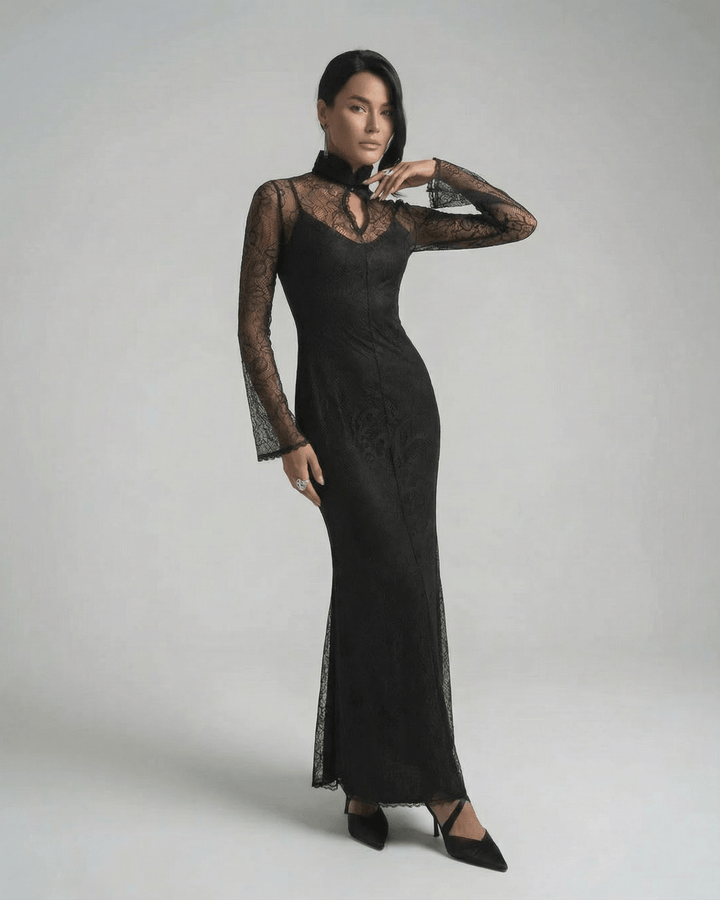 Vestido largo ajustado Noctavia con cuello alto y manga larga, ideal para moda nocturna.