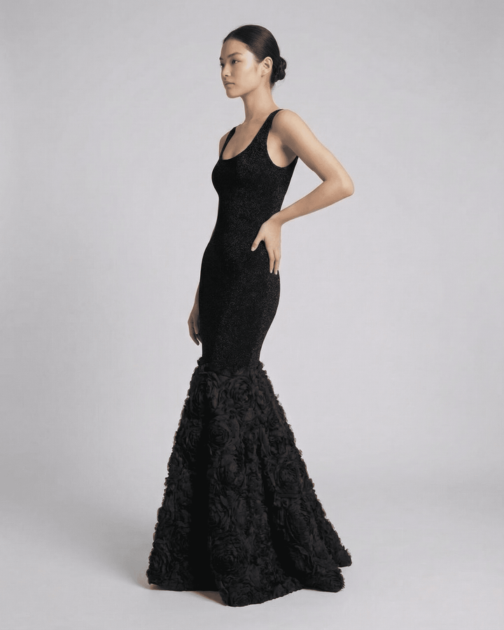 Sofisticado vestido maxi negro, esencial para noche. Ropa de mujer formal y elegante para cualquier ocasión especial.