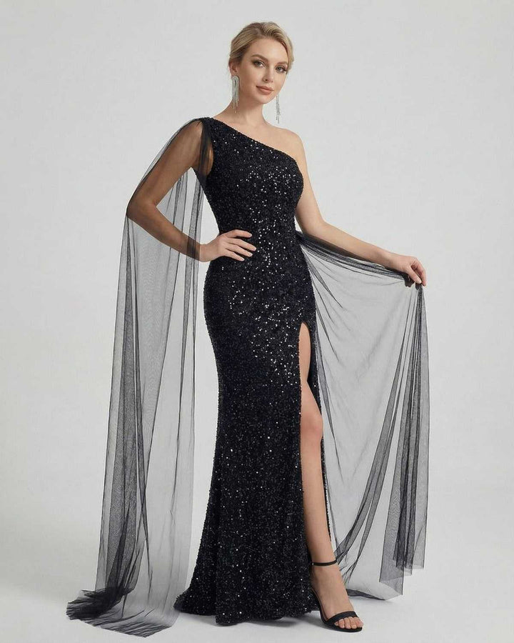 Textura de lentejuelas brillantes en un vestido maxi de noche para mujer con diseño moderno de hombro único.