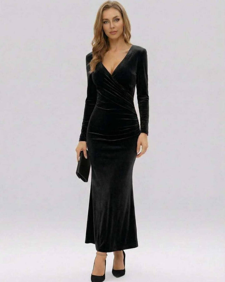 Vestido maxi blanco ajustado para mujer con escote V, mangas largas. Ideal para noche y fiesta formal, elegante y atemporal.