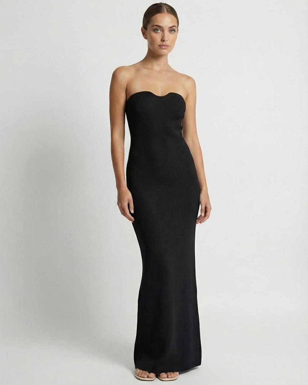 Vestido maxi negro sin tirantes para mujer, elegante y con ajuste perfecto, ideal para fiestas y eventos nocturnos.