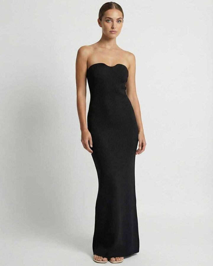 Vestido maxi negro sin tirantes para mujer, elegante y con ajuste perfecto, ideal para fiestas y eventos nocturnos.