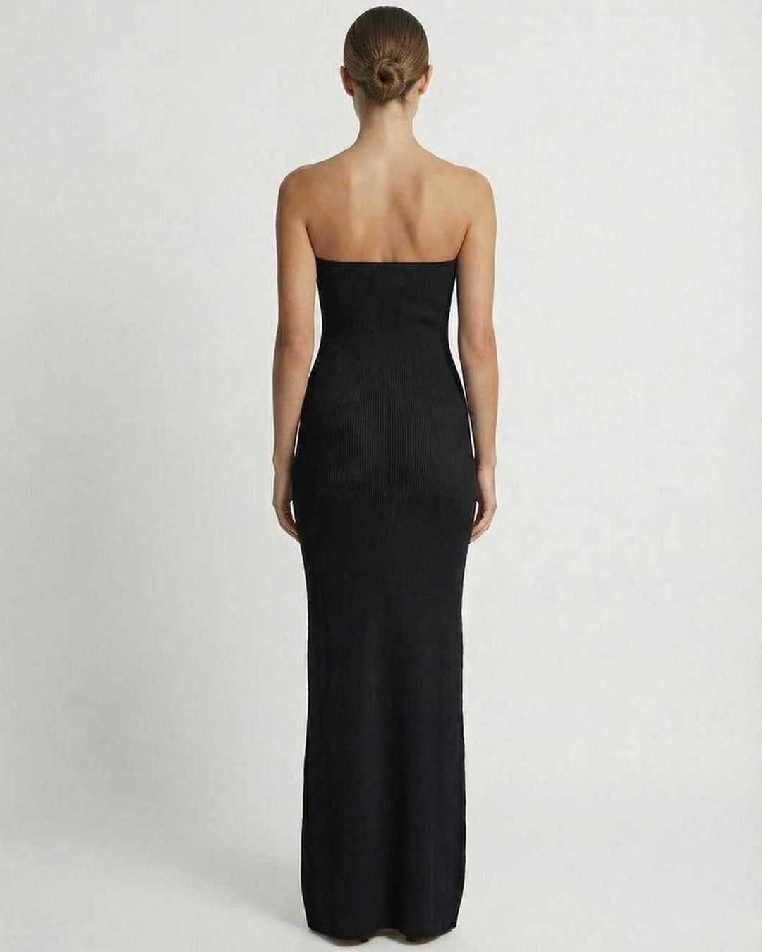 Vestido de fiesta maxi negro para mujer, diseño sin tirantes, ajuste ceñido, moda femenina elegante.