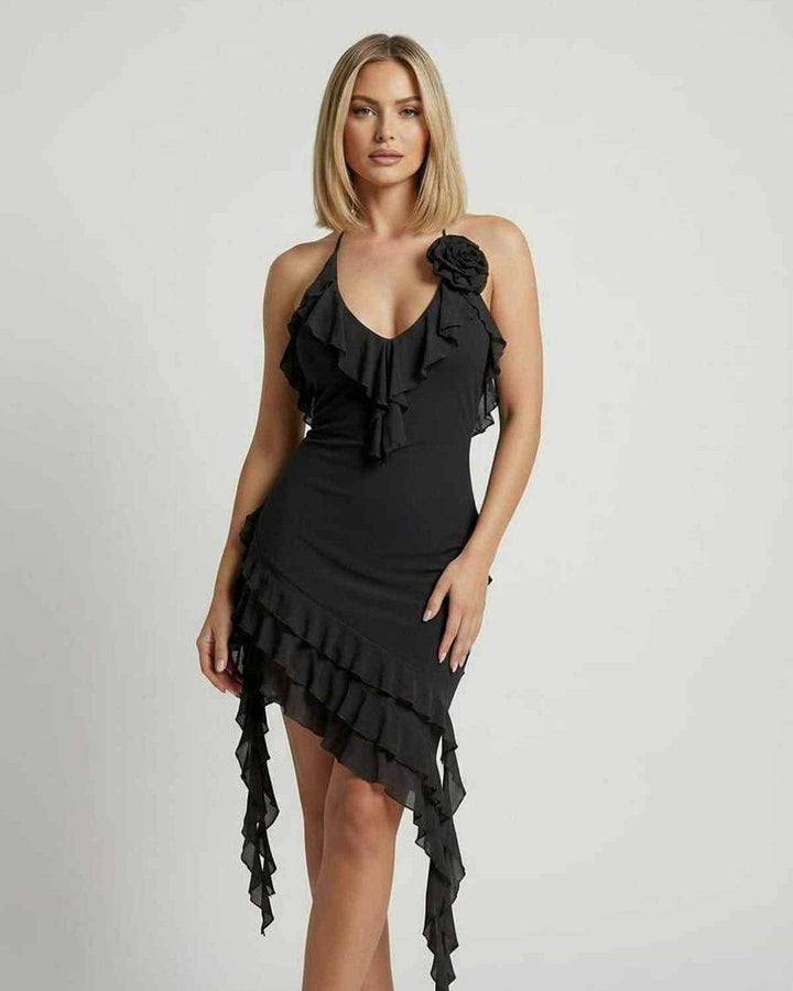 Elegante vestido mini negro ajustado con volantes. Perfecto para fiestas y cócteles, ropa de mujer.