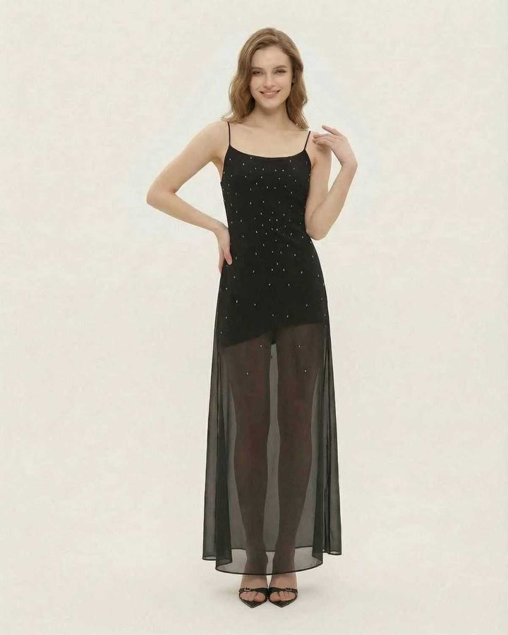 Vestido maxi negro elegante para mujer, con brillo sutil, ideal para noche, fiesta o evento formal.