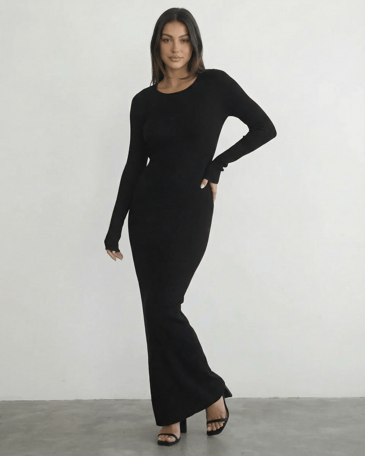 Vestido maxi negro con espalda abierta, manga larga. Perfecto para cóctel y ocasiones especiales.
