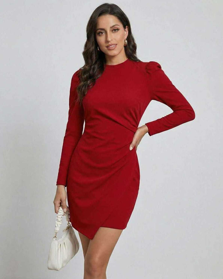 Elegante vestido mini blanco A-line para mujer, ideal para fiesta, cóctel o como ropa de oficina moderna.
