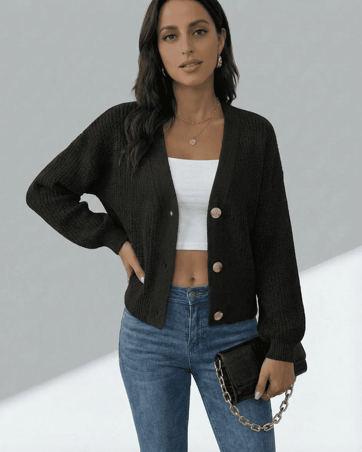 Cárdigan blanco de manga larga para mujer, diseño clásico con escote en V y botones, ideal para capas.