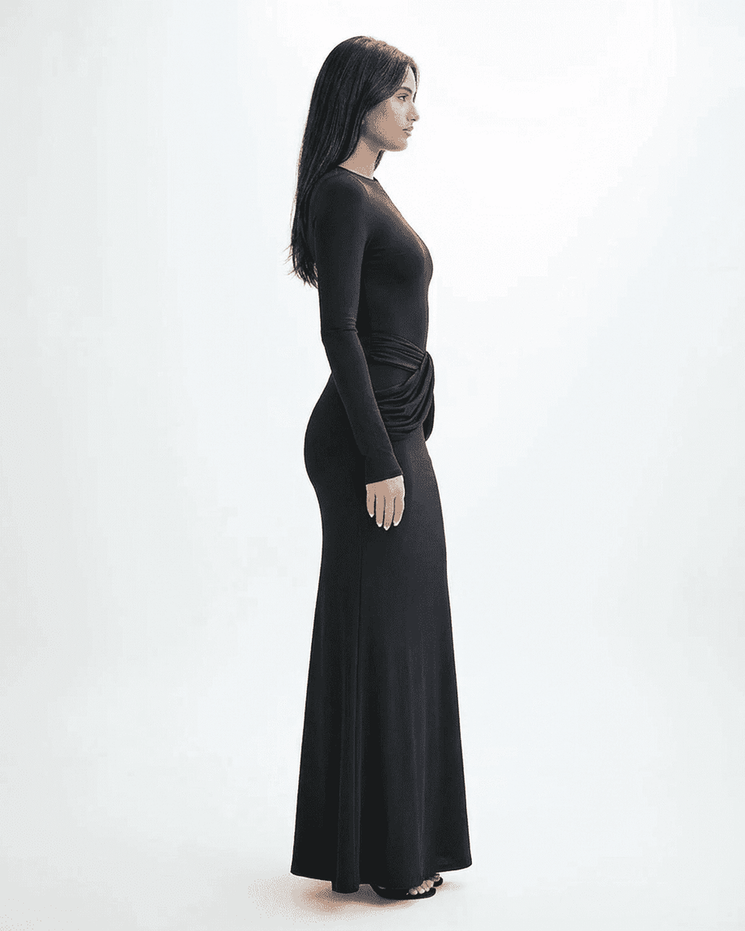 Vestido largo negro para mujer, modelo Orion. Elegante y versátil, perfecto como vestido de noche o de fiesta formal.