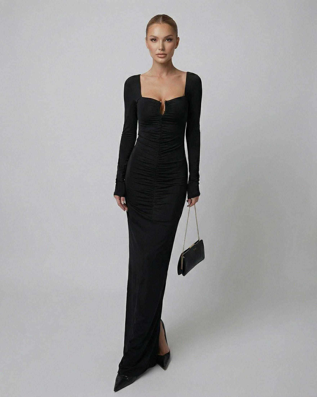 Vestido de noche maxi Orion, elegante y ajustado, con cuello cuadrado. Ideal para ocasiones especiales y formalidades.