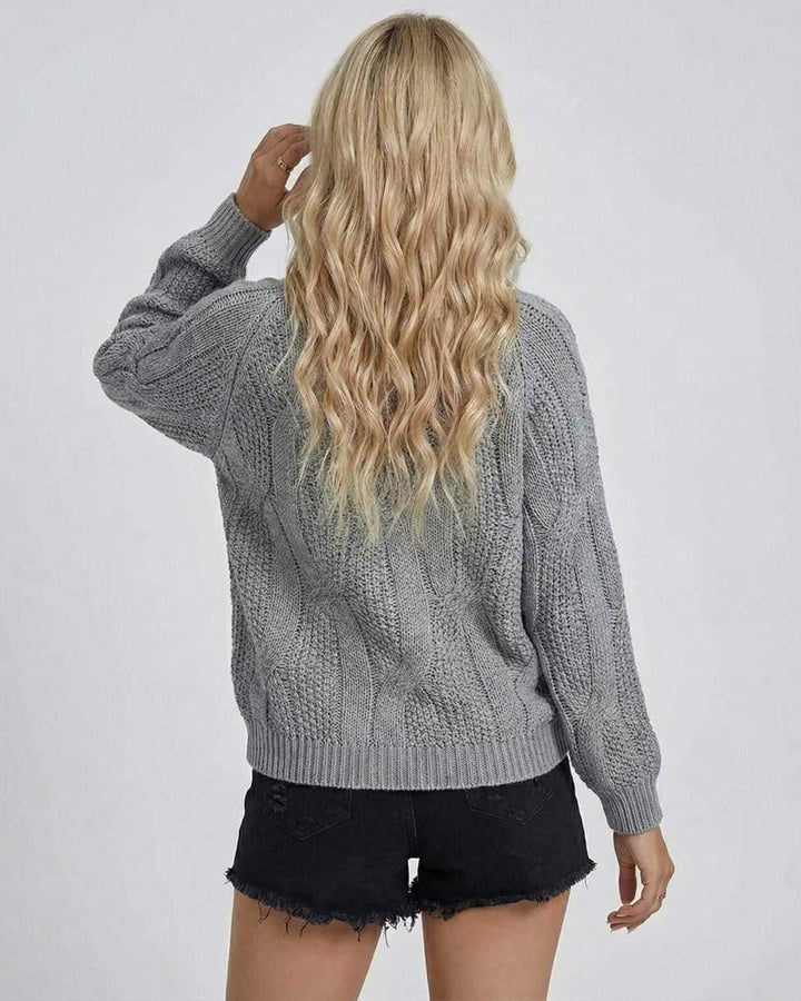 Suéter de punto blanco cálido con trenzas para mujer, manga larga, prenda de invierno cómoda y femenina.