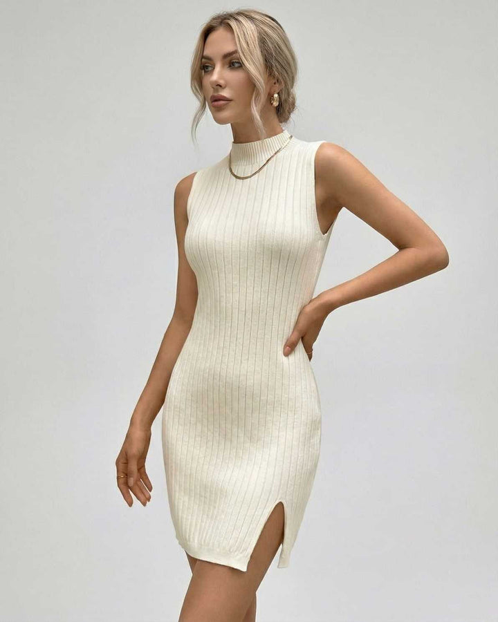 Vestido mini ajustado de mujer, blanco, sin mangas y cuello alto. Diseño moderno y elegante para moda actual.