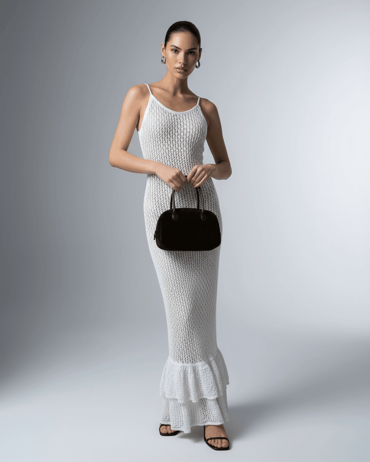 Elegante vestido maxi blanco perla, ajustado y esculpido. Perfecto para ocasiones especiales.