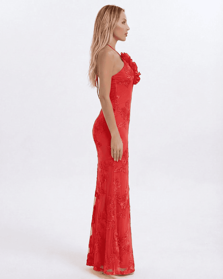 Elegante vestido maxi floral rojo Rosalia de mujer con cuello halter. Ideal para eventos formales.